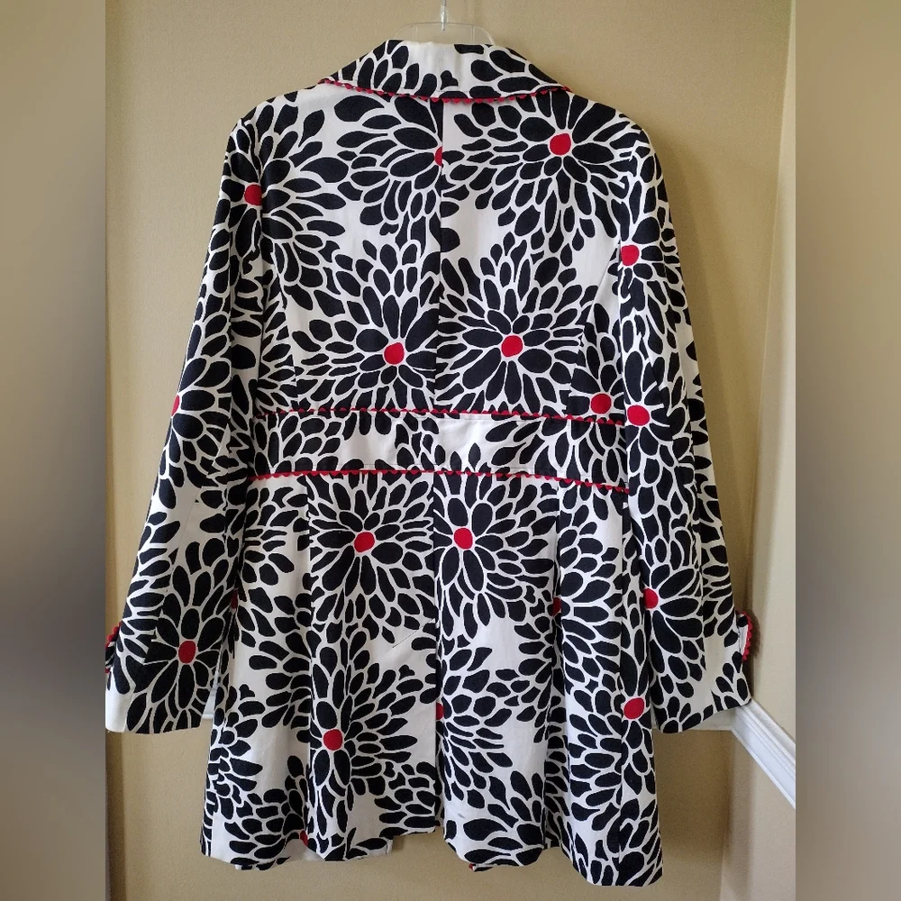 Jennifer Reale Design Chic Black White Red Floral Trench Coat Size Medium - Picture 2 of 7